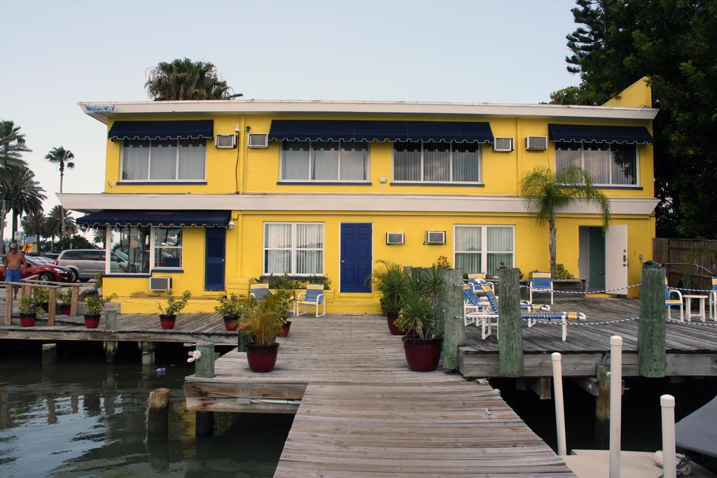 Barefoot Bay Resort Motel เคลียร์วอเตอร์บีช ภายนอก รูปภาพ