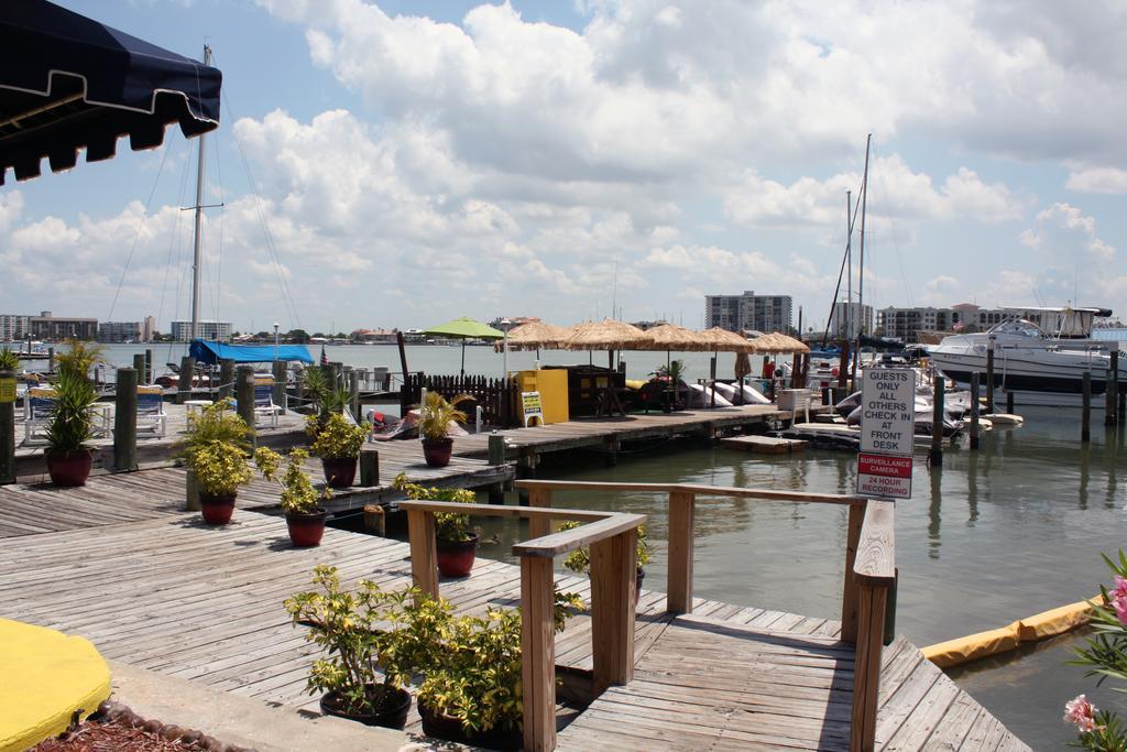 Barefoot Bay Resort Motel เคลียร์วอเตอร์บีช ภายนอก รูปภาพ