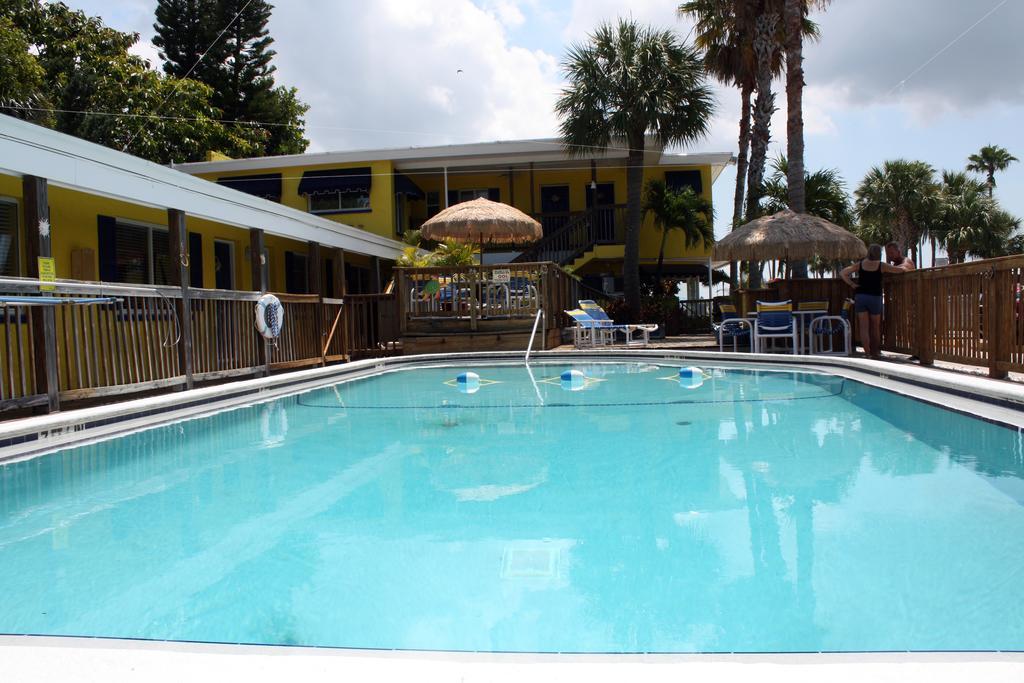 Barefoot Bay Resort Motel เคลียร์วอเตอร์บีช ภายนอก รูปภาพ