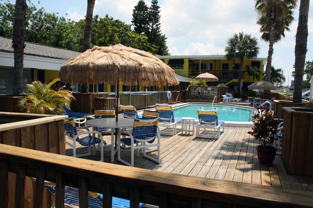 Barefoot Bay Resort Motel เคลียร์วอเตอร์บีช ภายนอก รูปภาพ